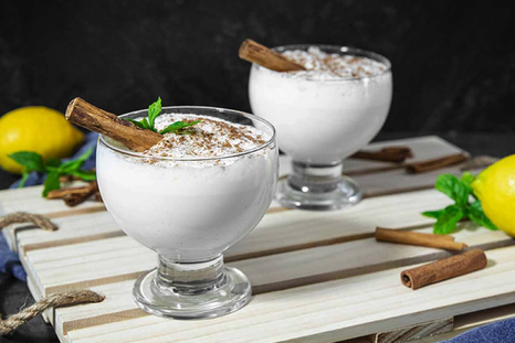 La receta original no llevaba clara de huevo, pero se incorporó para lograr su característica textura espumosa. La receta original no llevaba clara de huevo, pero se incorporó para lograr su característica textura espumosa.