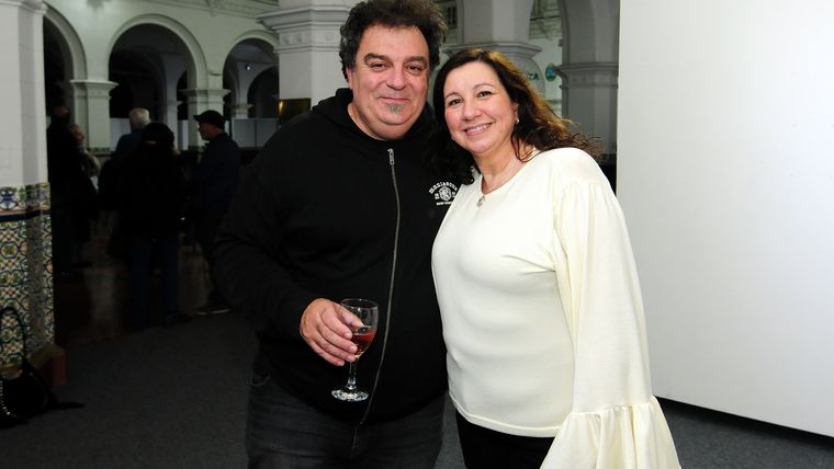 María Sance junto a su esposo Alejandro Vigil. No te pierdas la galería de Sociales, al final de la nota.