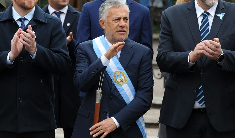 El gobernador mendocino deberá resolver la próxima semana si unifica las elecciones provinciales con las nacionales o mantiene el desdoblamiento que establece la legislación local.