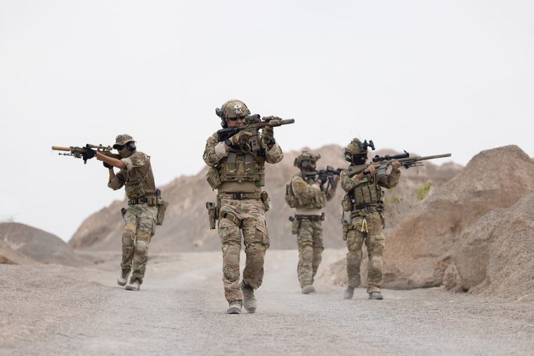 El plan incluye controles f&iacute;sicos obligatorios y la prohibici&oacute;n de barbas y cabellos largos en el ej&eacute;rcito de Estados Unidos. &nbsp;
