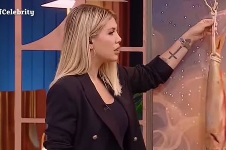 Wanda Nara tuvo que intervenir para que la disputa por el salmón no pasara a mayores. / Captura Telefe Wanda Nara tuvo que intervenir para que la disputa por el salmón no pasara a mayores. / Captura Telefe