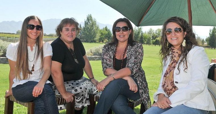 Día de sol, vinos y placer para Soledad Andreu, Claudia Corín, Tania Abraham y Soledad González. Foto: Gentileza