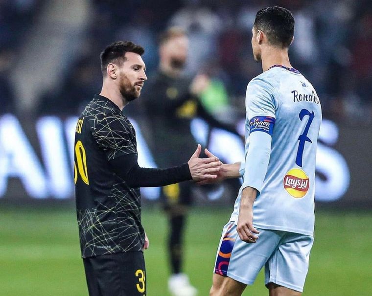 Lionel Messi y Cristiano Ronaldo podrían enfrentarse por primera vez en una Copa del Mundo. Lionel Messi y Cristiano Ronaldo podrían enfrentarse por primera vez en una Copa del Mundo.
