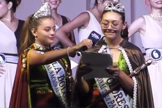 Una captura de pantalla del momento del provocativo discurso de una de las embajadoras salientes del festivald e la Papa. Foto: captura de pantalla