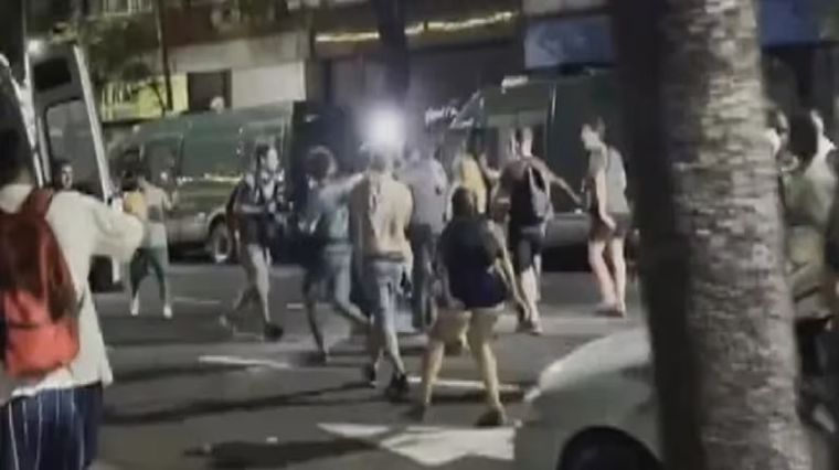 El legislador porteño Ramiro Marra fue agredido por manifestantes Foto: Captura de video