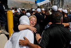 La apertura de la frontera de Israel y Siria permitió que familiares se reunieran. La apertura de la frontera de Israel y Siria permitió que familiares se reunieran.