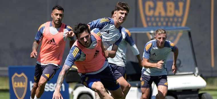 Mientras Úbeda espera por refuerzos, el plantel de Boca trabaja en Ezeiza pensando en llegar de la mejor manera al Apertura y la Libertadores. Mientras Úbeda espera por refuerzos, el plantel de Boca trabaja en Ezeiza pensando en llegar de la mejor manera al Apertura y la Libertadores.