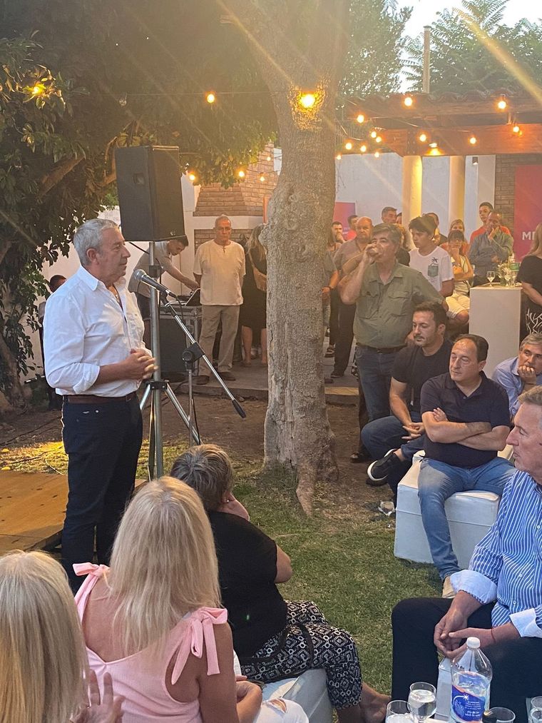 Anoche, Julio Cobos en la reunión de cierre de la fundación de Luis Petri. Foto: Gentileza