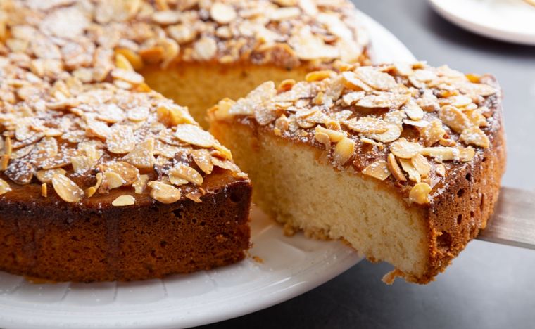 Bizcocho de almendras y limón Una receta simple y deliciosa de bizcocho de limón y almendras. Foto: Shutterstock