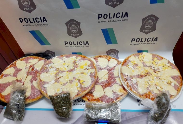 Las pizzas tenía marihuana oculta por debajo del queso