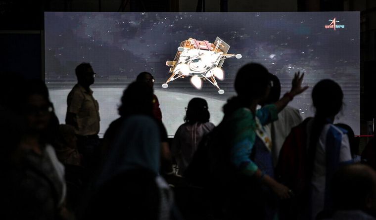Luna sonda de India La sonda de India está trabajando con suceso en la Luna. Foto: Efe.