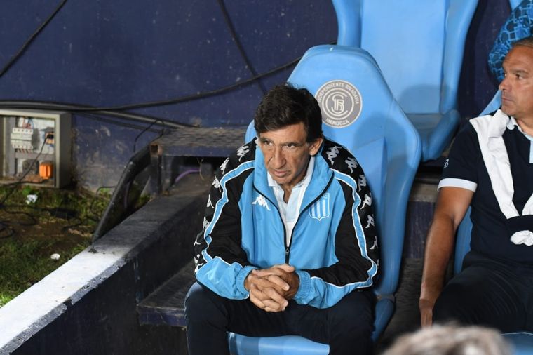 Costas se mostró fastidioso en conferencia de prensa. Foto: ALF PONCE MERCADO / MDZ