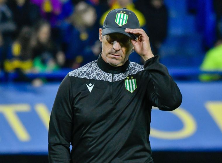 Pedro Troglio explotó contra Lamolina y terminó expulsado en la Bombonera Los hinchas de Boca no lo perdonaron y lo despidieron con chicana por su pasado en River.