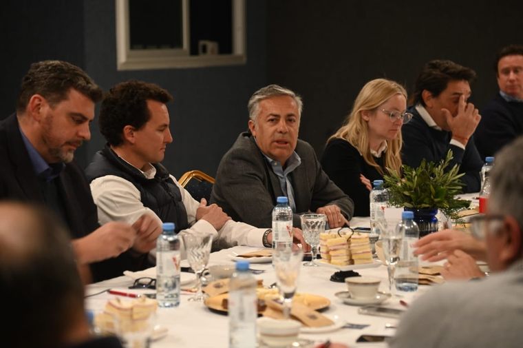 El candidato a gobernador de Cambia Mendoza reiteró que analizarán cambios en el adicional docente en caso de resultar electo. Foto: Prensa Cambia Mendoza