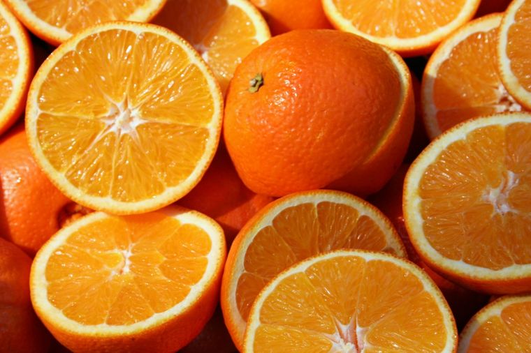 Jardinería. Una naranja es suficiente para plantar.  Jardinería. Una naranja es suficiente para plantar.