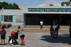 La mujer es enfermera en el hospital Notti. La mujer es enfermera en el hospital Notti.