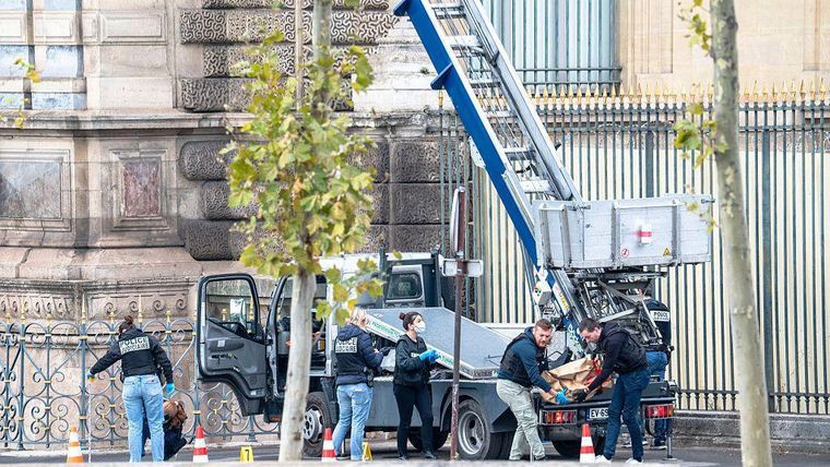 La escalera mecánica utilizada en el robo del Louvre el 19 de octubre.