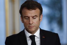 Macron surfea una nueva crisis política. Foto: EFE Macron surfea una nueva crisis política. Foto: EFE