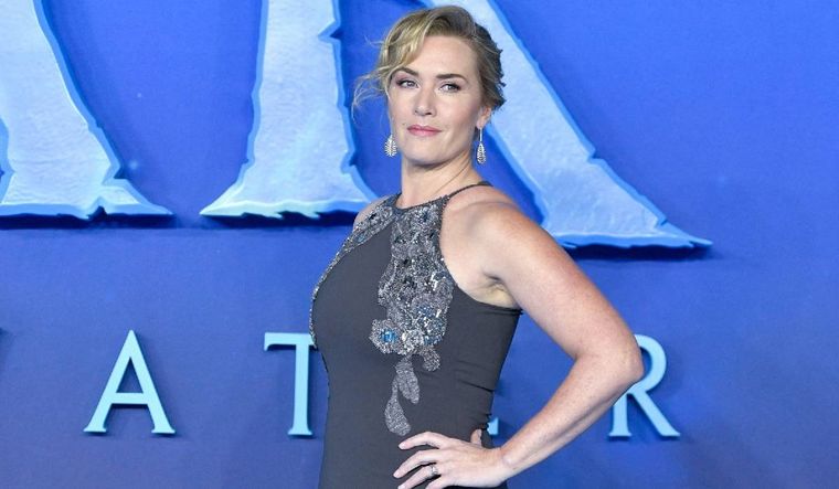 Kate Winslet fue la última y más reciente ejemplificadora de la moda circular, reciclando un vestido que usó hace unos años (Foto: Profimedia.cz)