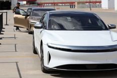 El Lucid Air Dream Edition puede recorrer más de 800 kilómetros con una sola carga de la batería. Foto: REUTERS