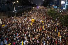 Miles de manifestantes se congregaron para exigir al gobierno israelí un acuerdo para liberar a todos los rehenes de Hamás, poner fin a la guerra y no ocupar Gaza.
