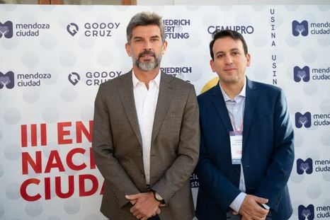 Resulta un buen ejercicio prestar atención a las acciones realizadas por el intendente de la Ciudad de Mendoza, Ulpiano Suarez, y por el ministro de Educación de la Provincia, Tadeo García Zalazar Resulta un buen ejercicio prestar atención a las acciones realizadas por el intendente de la Ciudad de Mendoza, Ulpiano Suarez, y por el ministro de Educación de la Provincia, Tadeo García Zalazar