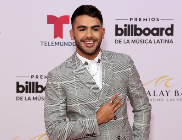 Carlos Adyan anu anunció que se casa con su novio Carlos Quintanilla.