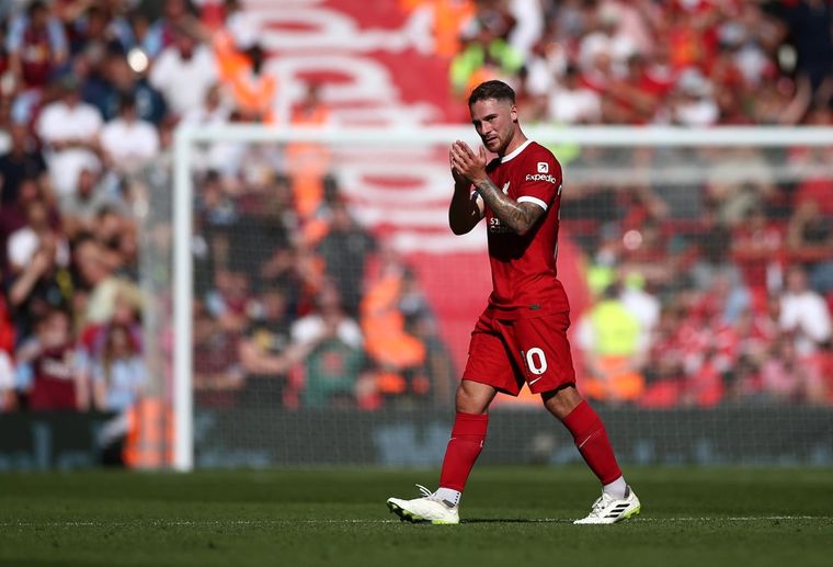 Mac Allister se fue ovacionado por Anfield en la victoria del Liverpool Foto: EFE