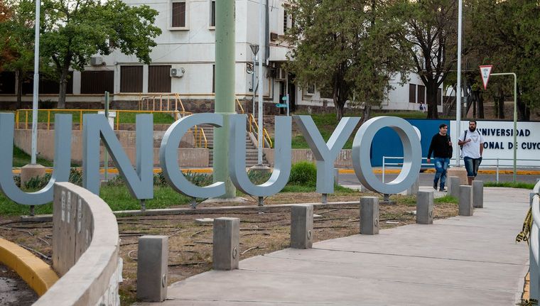 La UNCUYO crea un hub científico regional, con ayuda de la fundación Zuckerberg Foto: Santiago Tagua/MDZ
