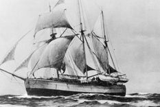 El Fram, el barco del aventurero noruego Fridtjof Nansen que quedó atrapado en agua muerta en las aguas del Ártico en 1893.