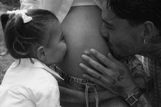 El cantante mostró al mundo su nuevo hijo.