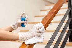 EL CLORO NO ES MUY RECOMENDADO PARA USAR EN TODOS LOS OBJETOS DEL HOGAR Foto: SHUTTERSTOCK