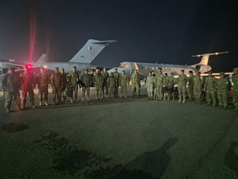 Una brigada argentina de ayuda humanitaria conformada por militares, rescatistas y especialistas en estructuras colapsadas llegó hacia Venezuela.