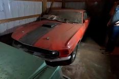 rescataron un ford mustang que estuvo guardado 40 anos en un campo