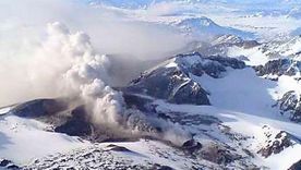 Las cenizas del volcán Planchón Peteroa alcanzaron los 2.000 metros sobre el nivel del cráter. Las cenizas del volcán Planchón Peteroa alcanzaron los 2.000 metros sobre el nivel del cráter.