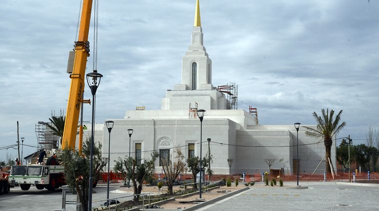 El templo ya luce a la vista de todos los mendocinos y la punta se puede ver desde muy lejos Foto: ALF PONCE MERCADO / MDZ