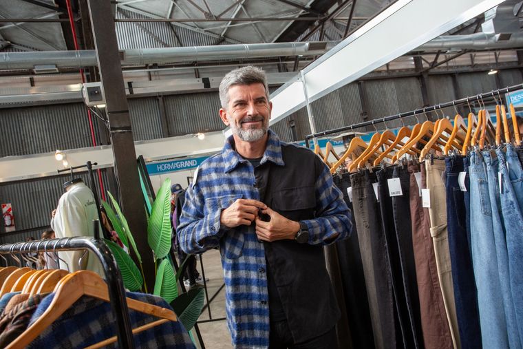 Ulpiano Suárez recorrió los stands y también hizo compras en el Outlet de la Ciudad. Ulpiano Suárez recorrió los stands y también hizo compras en el Outlet de la Ciudad.