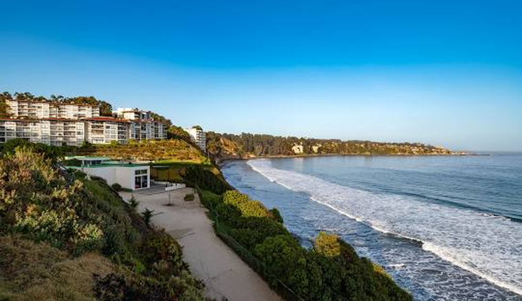 La vida cotidiana del pueblo de Caleta Horcón gira alrededor del mar y la pesca artesanal. La vida cotidiana del pueblo de Caleta Horcón gira alrededor del mar y la pesca artesanal.