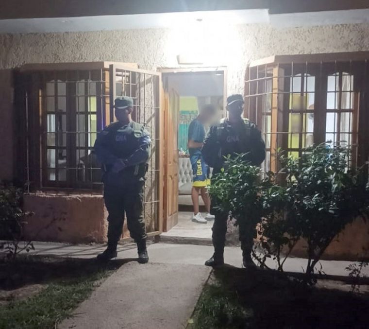 El domicilio allanado en Las Heras, donde se secuestraron diversos objetos. Foto: Gendarmería Nacional.
