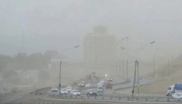 Comodoro Rivadavia vivió una jornada marcada por las fuertes ráfagas de viento que alcanzaron los 122 km/h. Foto: Gentileza ADN Sur