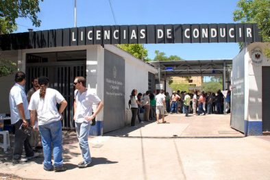 MDZol | Al igual que ayer, sigue suspendida la entrega de carnets de conducir. Foto: Nacho Gaffuri / MDZ