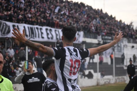 El Lobo mendocino va por la gloria frente a Independiente por la Copa Argentina. El Lobo mendocino va por la gloria frente a Independiente por la Copa Argentina.