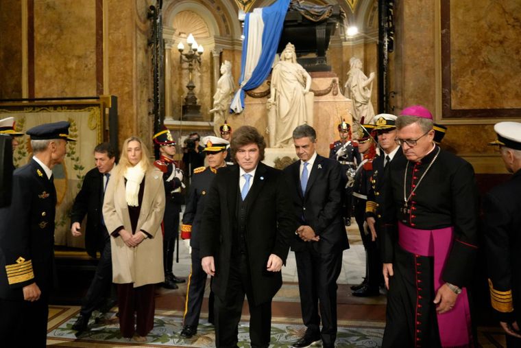 Toda una liturgia soviética en un gobierno libertario.
