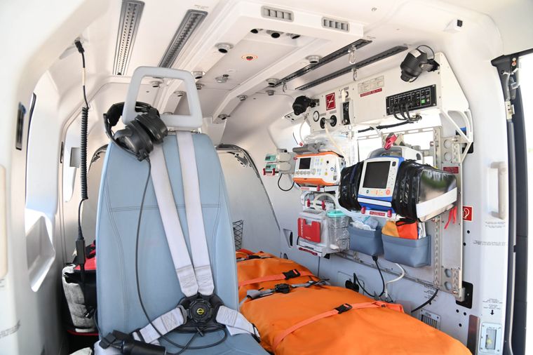 Las ambulancias cuentan con equipos de terapia intensiva. Las ambulancias cuentan con equipos de terapia intensiva.