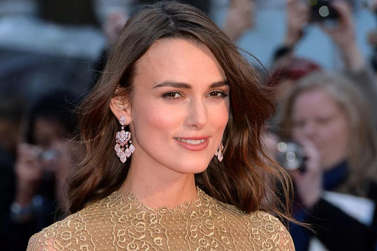 KEIRA KNIGHTLEY ES UNA DE LAS MEJORES ACTRICES DE SU GENERACIÓN. PESE A SU FAMA, ELLA SIEMPRE MANTUVO A SU FAMILIA RESGUARDADA DE LA PRENSA.