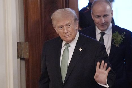 El anuncio de Donad Trump fue una señal positiva frente a los mercados energéticos y financieros, que reaccionaron con fuerte baja en el precio del petróleo y suba de las acciones. El anuncio de Donad Trump fue una señal positiva frente a los mercados energéticos y financieros, que reaccionaron con fuerte baja en el precio del petróleo y suba de las acciones.