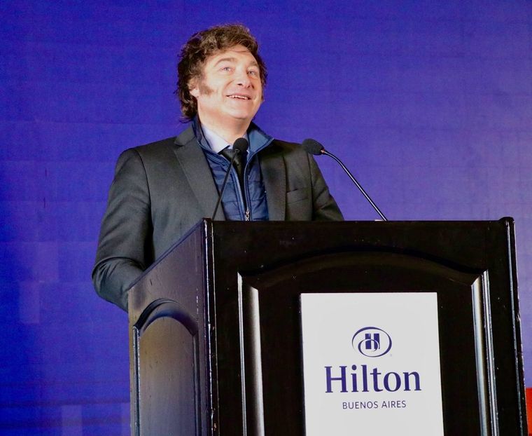 Javier Milei tuvo una charla más distendida este miércoles. Se ilusiona con los resultados obtenidos. Foto: Presidencia