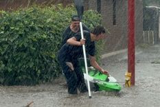 Vecinos de las Heras salieron en kayak