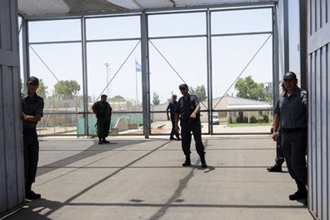 La pelea involucró a cuatro presidiarios que resultaron heridos. Se investigan las causas del enfrentamiento. Foto: Nacho Gaffuri / MDZ La pelea involucró a cuatro presidiarios que resultaron heridos. Se investigan las causas del enfrentamiento. Foto: Nacho Gaffuri / MDZ
