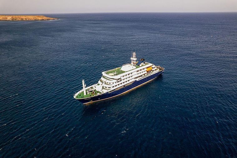 El MV Hondius se dirige a las Islas Canarias en España para evacuar a los pasajeros que quedan.